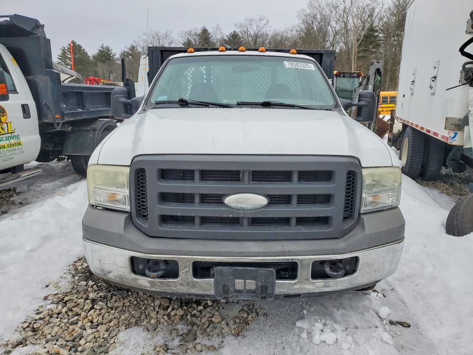 2005 Ford F350 Super Duty Flatbed Truck