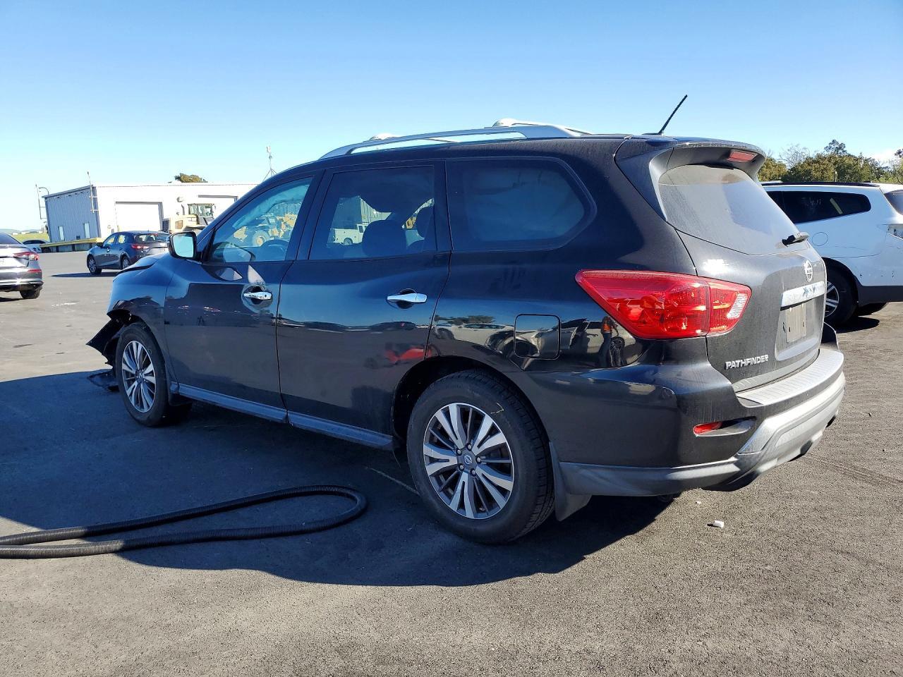 2018 Nissan Pathfinder s