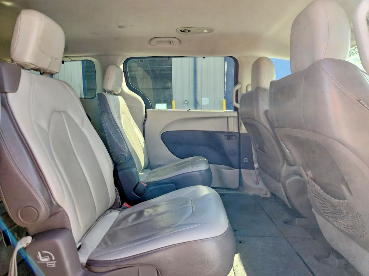 2017 Chrysler Pacifica Touring l