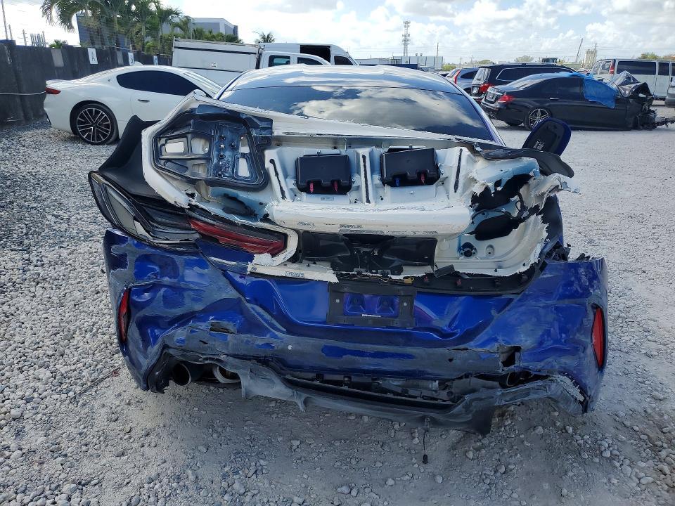 2022 BMW M8