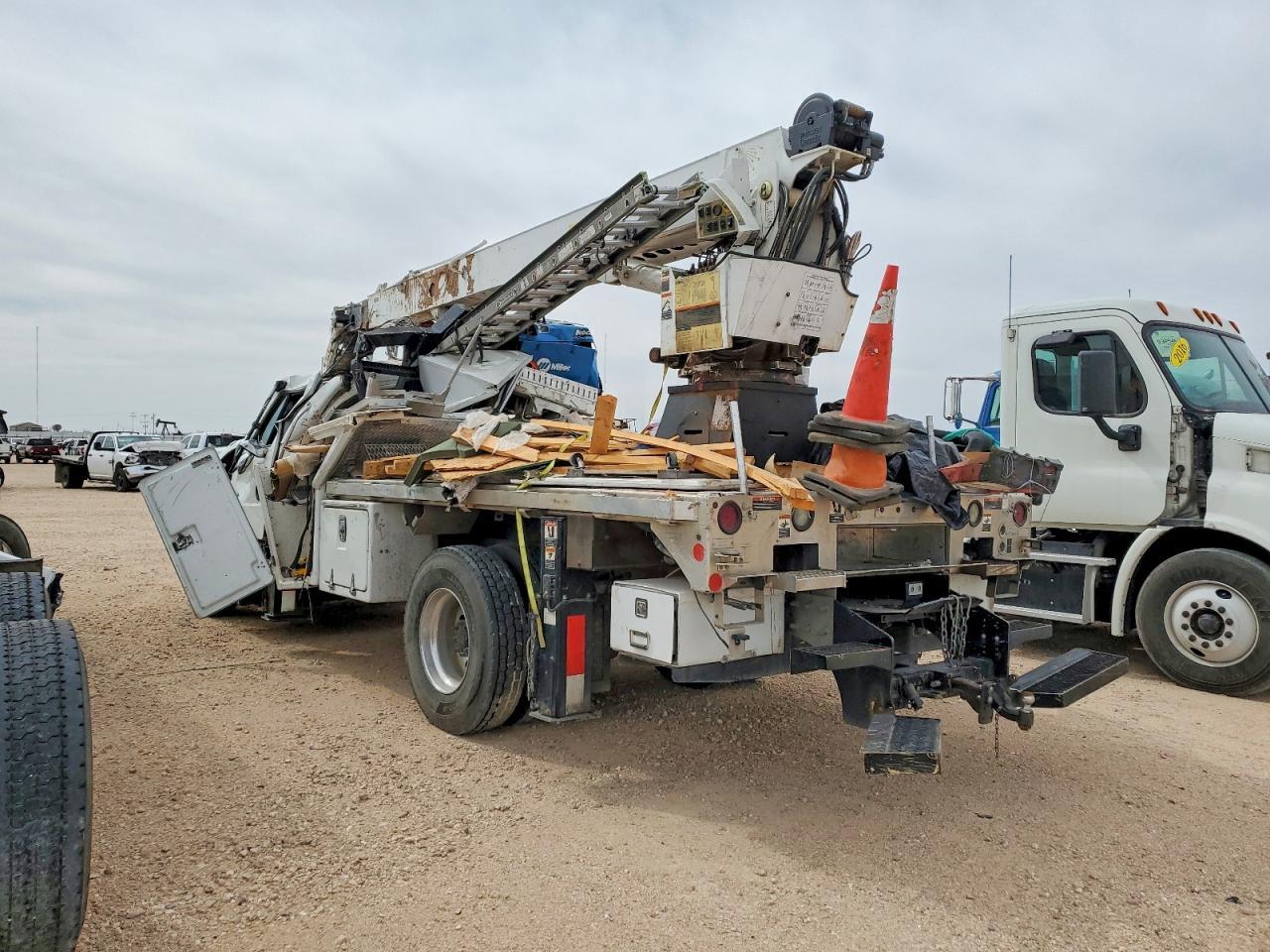 2020 Freigliner 2020 Freightliner Business Class M2 Cable Placer B