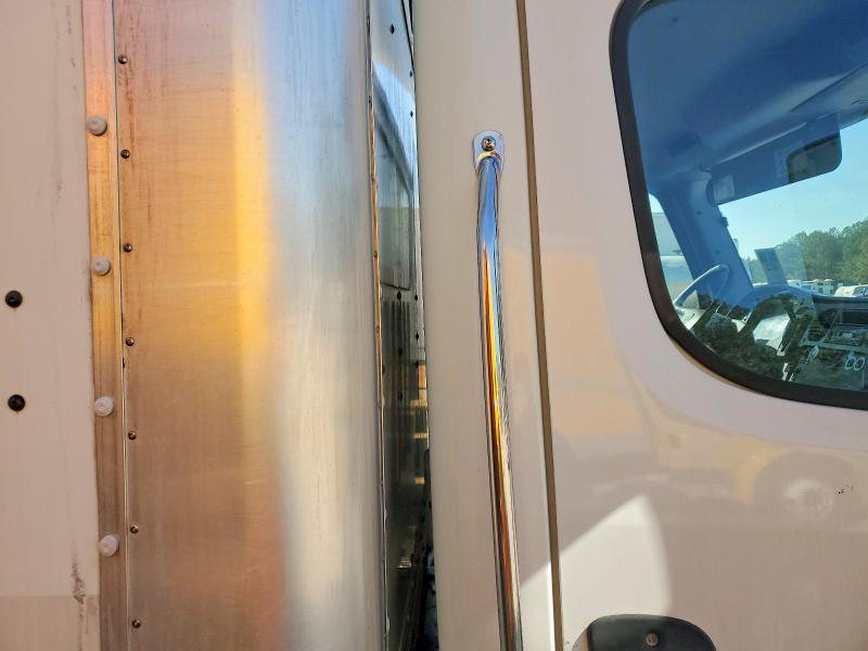 2017 Freightliner Business Class M2 BOX Truck