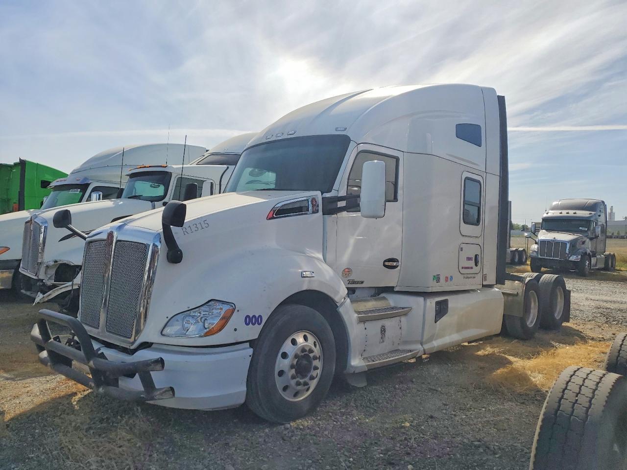 2017 Kenworth T680 Semi Truck