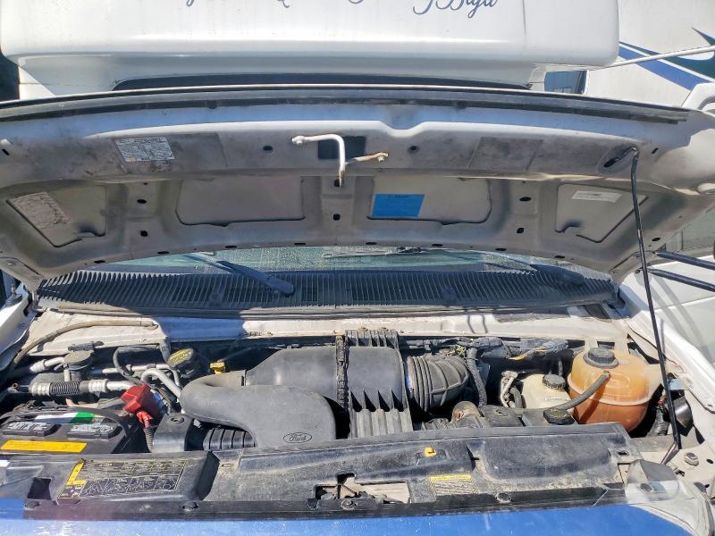 2010 Ford Econoline E450 Super Duty Cutaway Van