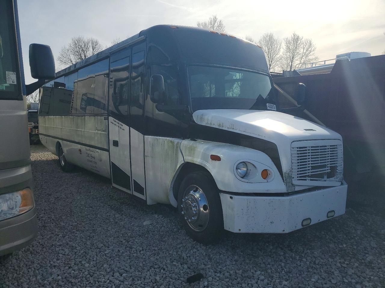 2006 Freigliner Shuttle Bus