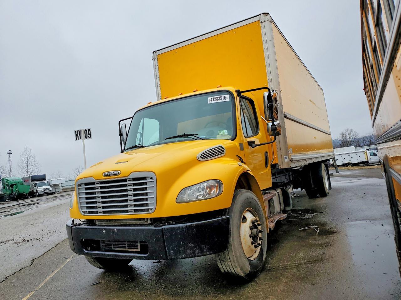 2017 Freigliner 2017 Freightliner Business Class M2 BOX Truck