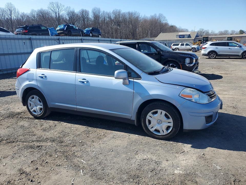 2011 Nissan Versa 1.8 s