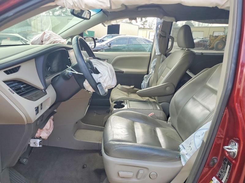 2015 Toyota Sienna xle 8-passenger