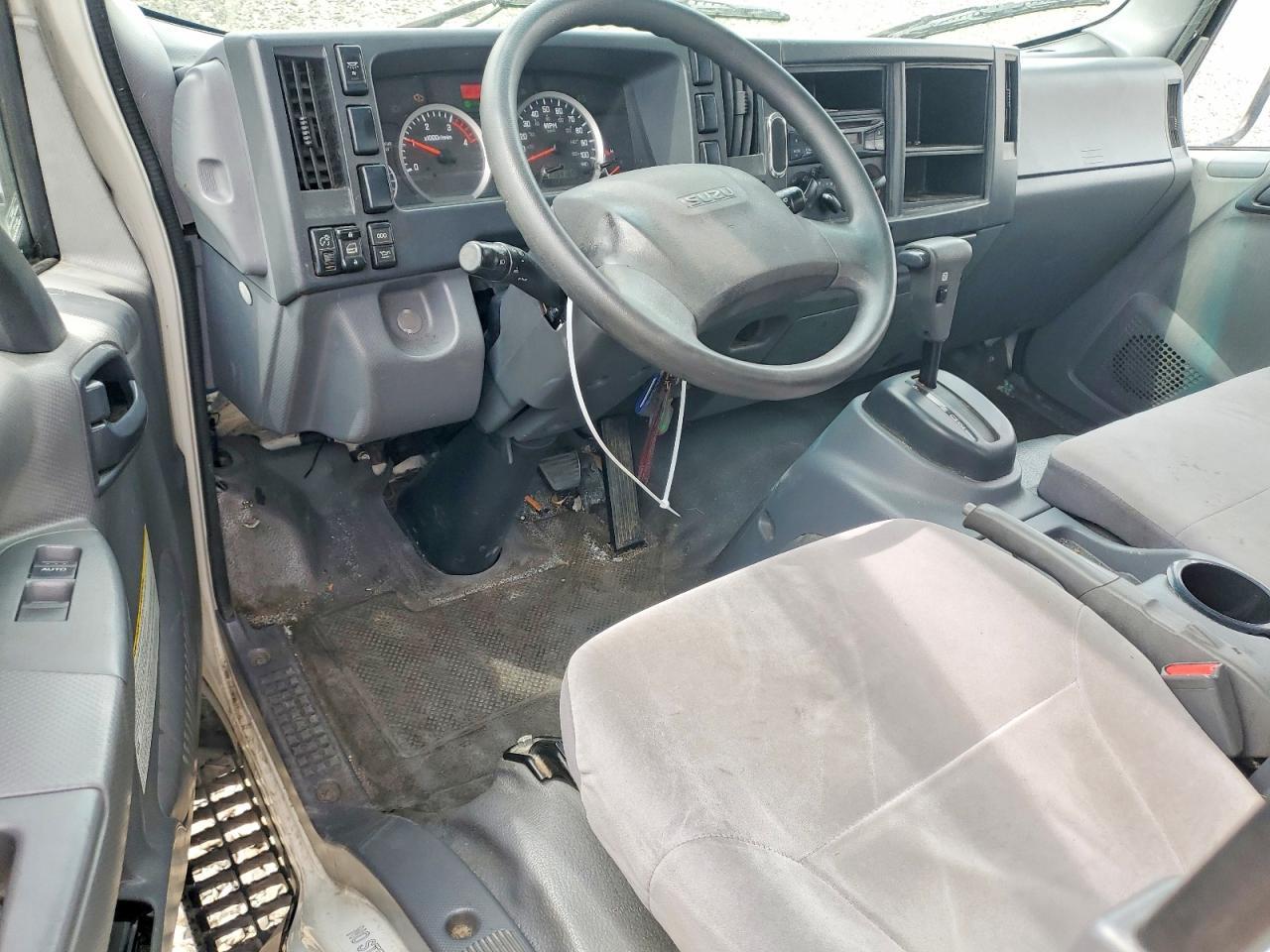 2016 Isuzu NPR HD BOX Truck