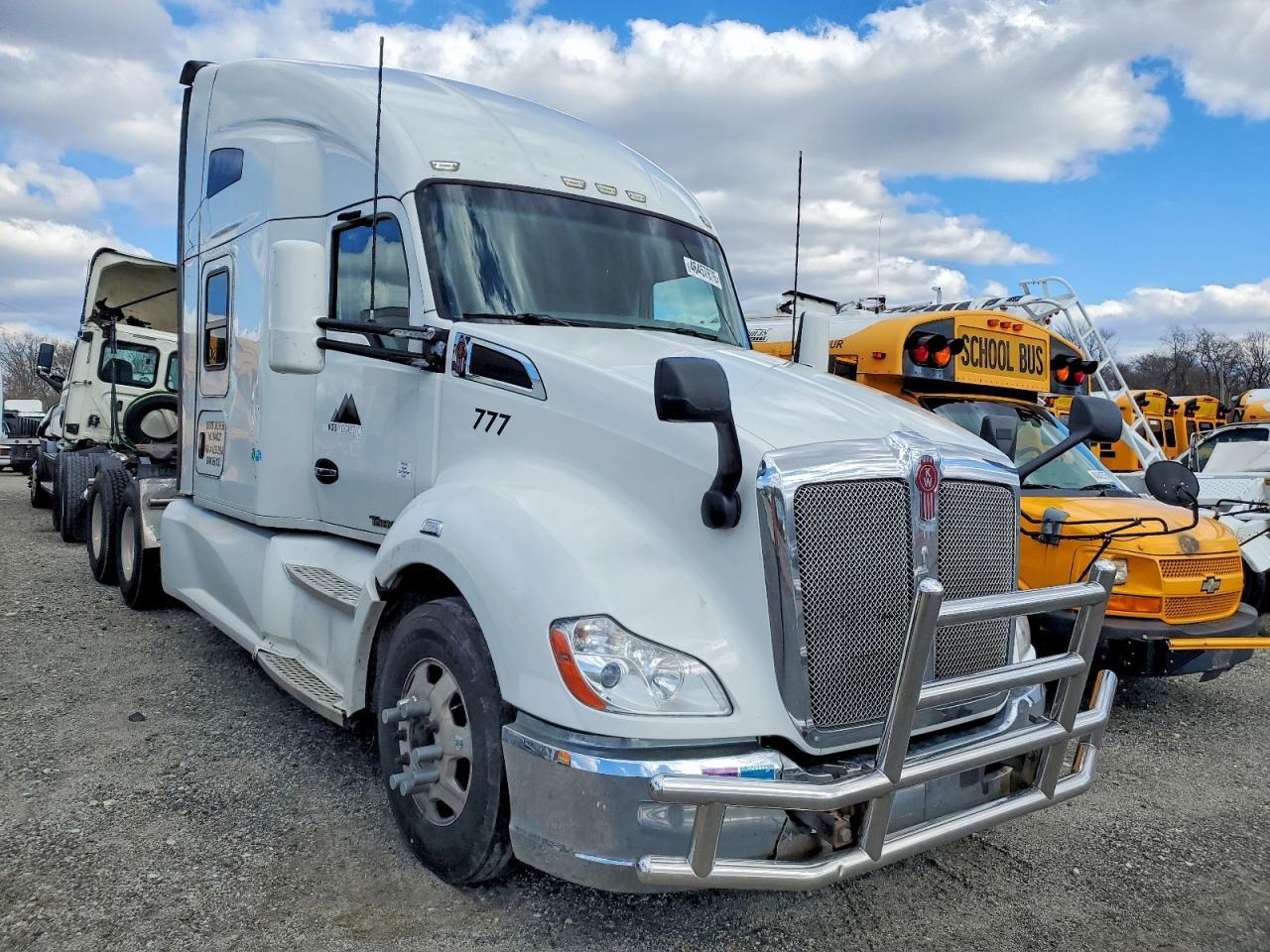 2019 Kenworth T680 Semi Truck