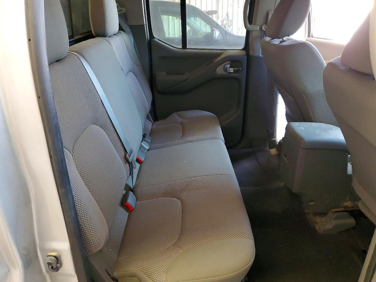 2020 Nissan Frontier SV