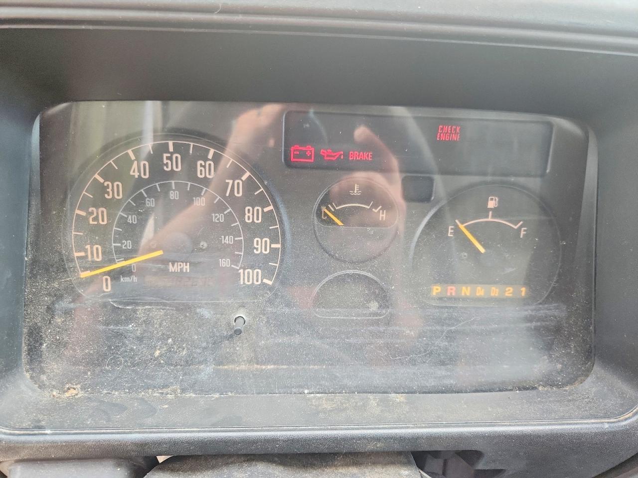 1998 Isuzu NPR BOX Truck