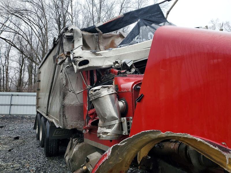 2009 Peterbilt 367 Dump Truck