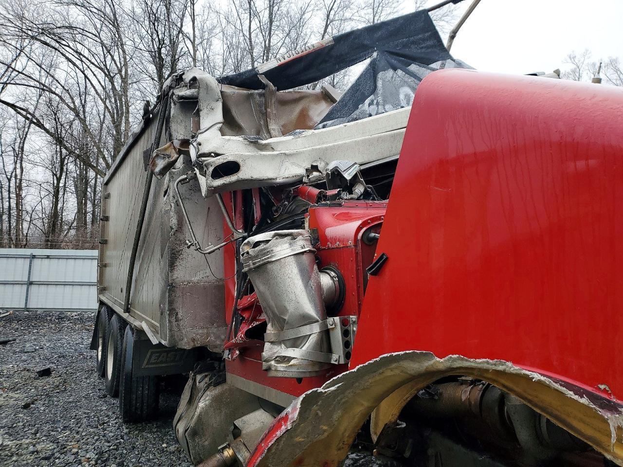 2009 Peterbilt 367 Dump Truck