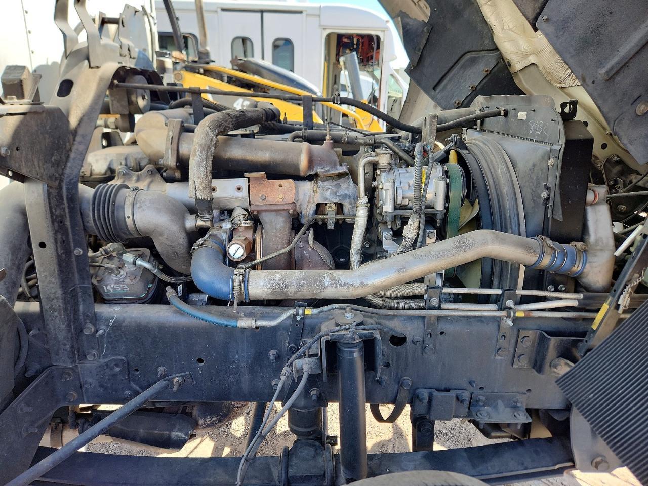 2009 Isuzu T7F BOX Truck