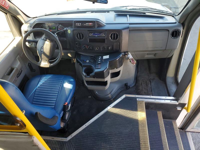 2009 Ford E450 Shuttle Bus