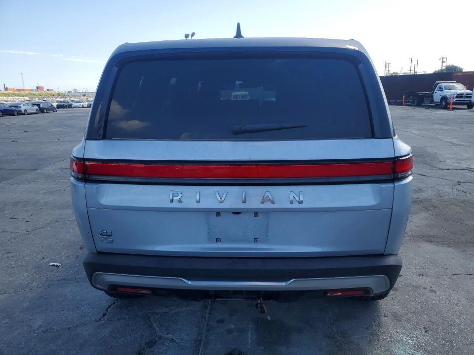 2025 Rivian R1S Adventure