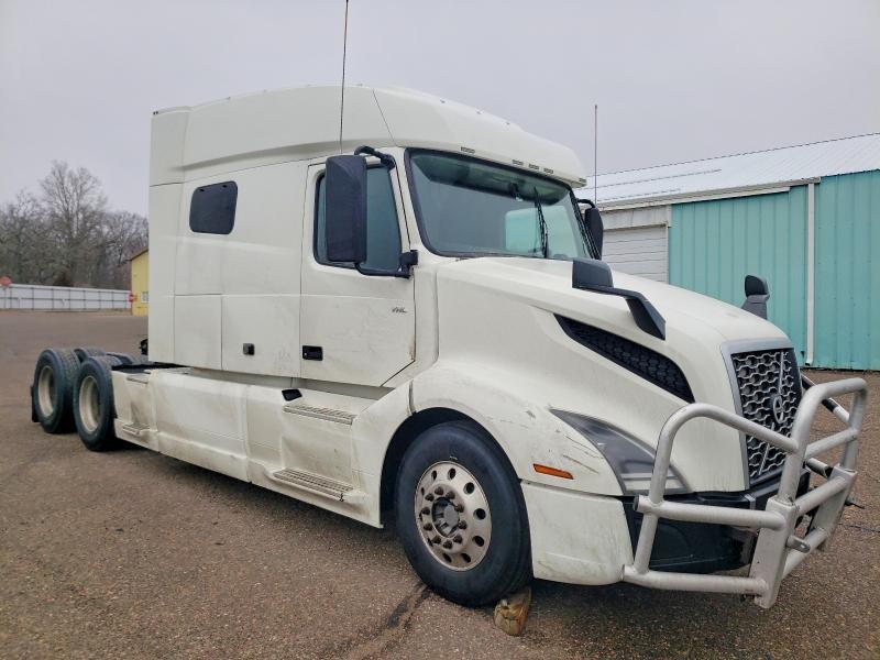 2019 Volv O VNL Semi Truck