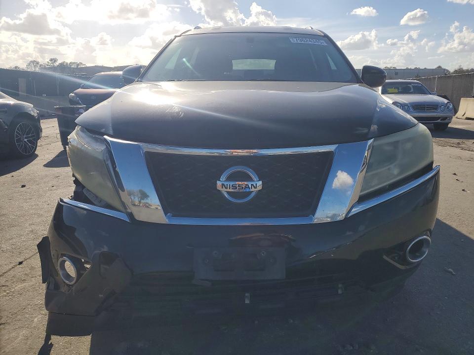 2016 Nissan Pathfinder sv