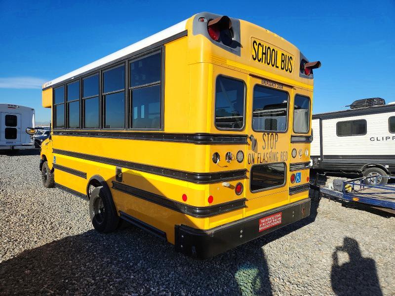 2015 Ford Econoline E450 Super Duty Cutaway Van