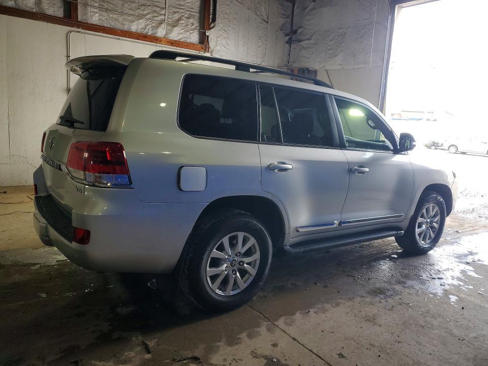 2016 Toyota Land Cruiser Base