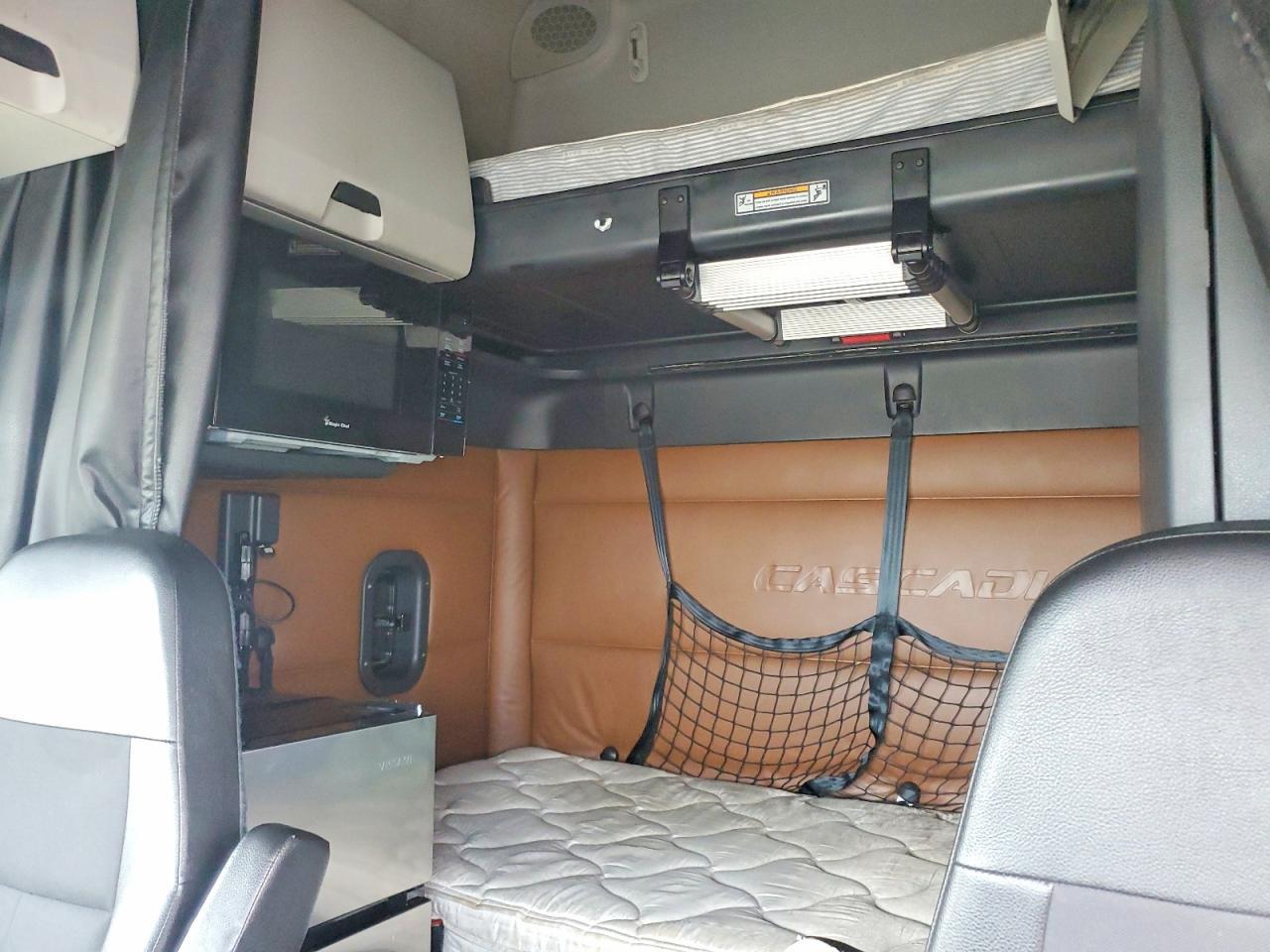 2022 Freigliner 2022 Freightliner Cascadia 126 Semi Truck