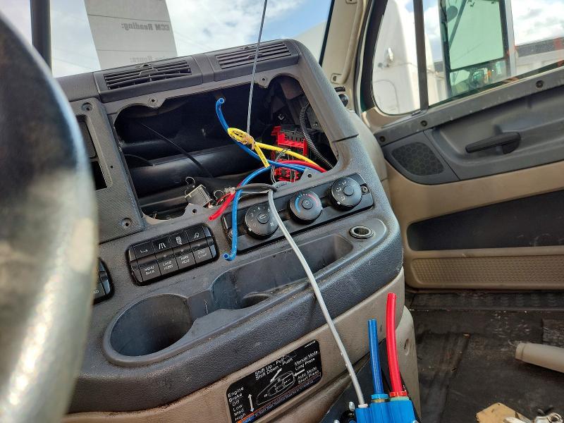 2018 Freightliner Cascadia 113 Semi Truck
