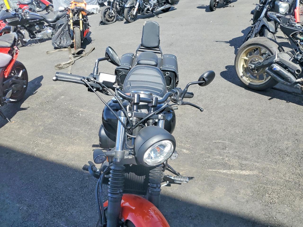 2025 Honda VT750 C2B