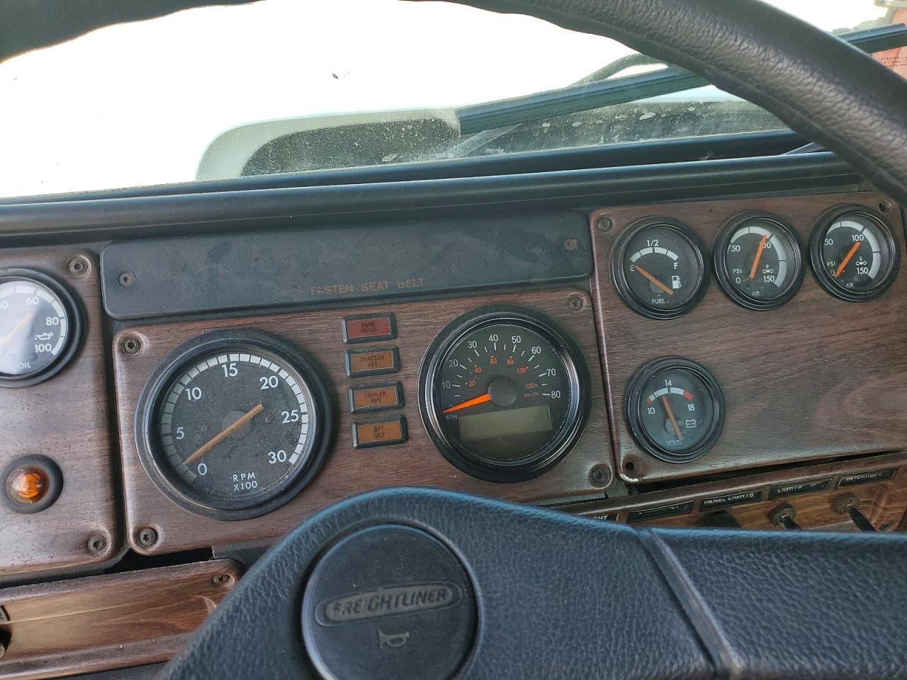 2000 Freightliner Conventional FLD120 Semi Truck