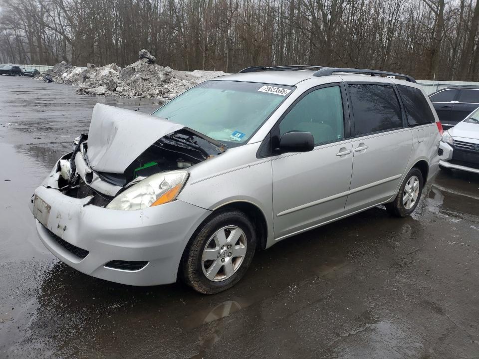 2010 Toyota Sienna le 7-passenger