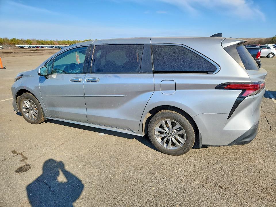 2021 Toyota Sienna xle 7-passenger