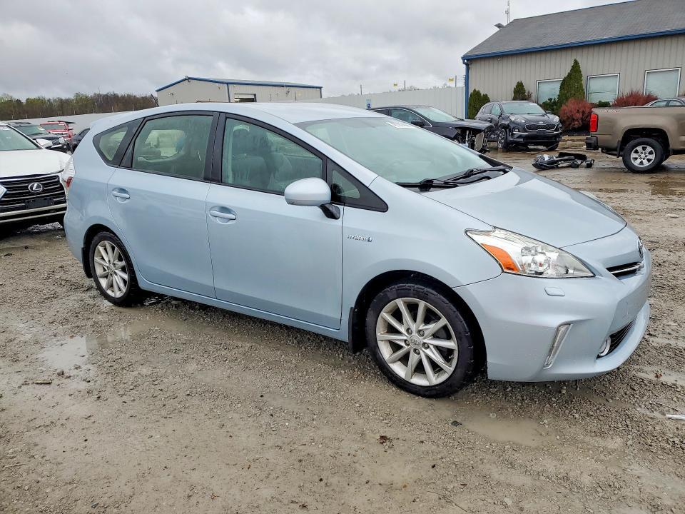 2014 Toyota Prius v Five