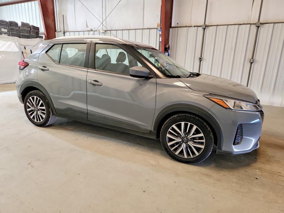 2023 Nissan Kicks sv