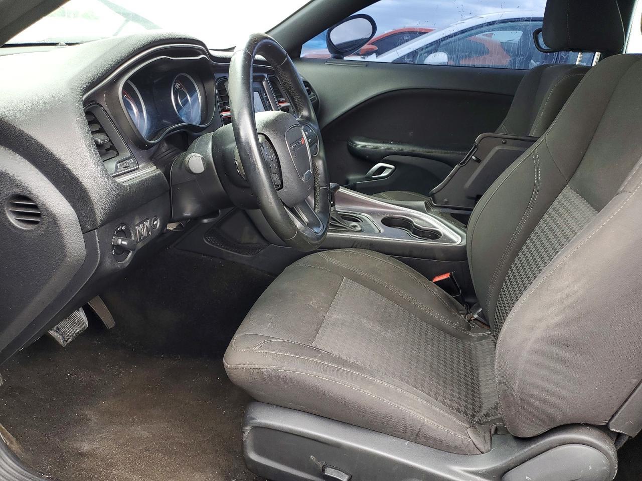 2016 Dodge Challenger sxt