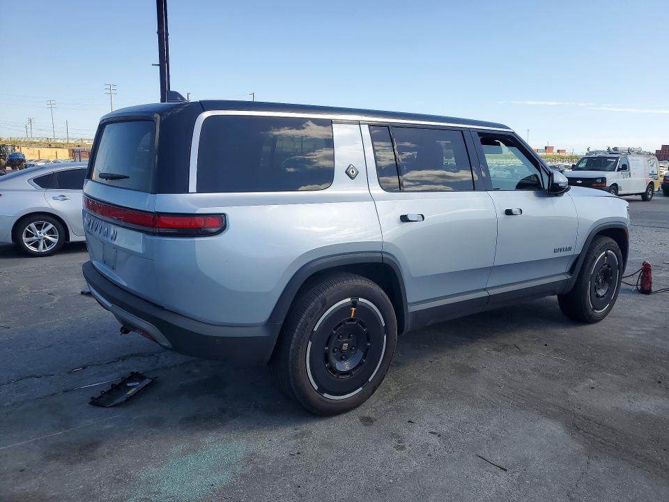 2025 Rivian R1S Adventure