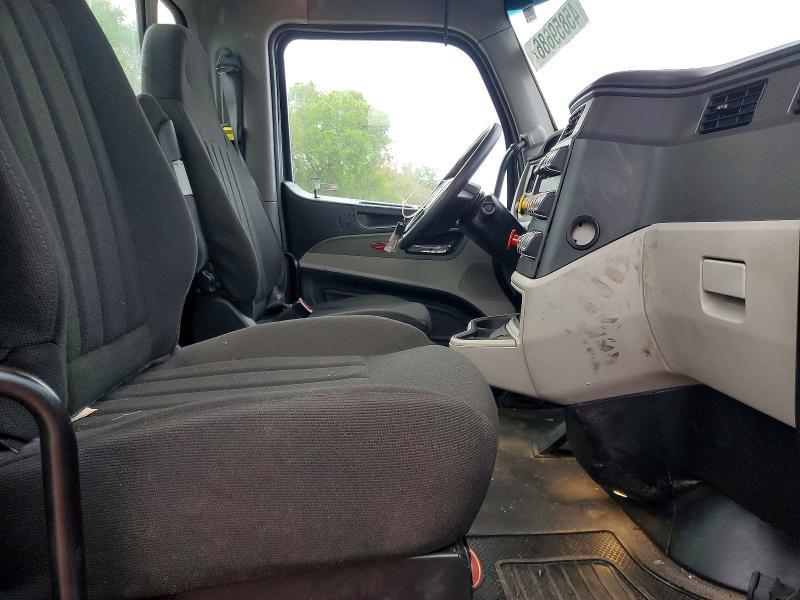 2023 Peterbilt 567 Semi Truck