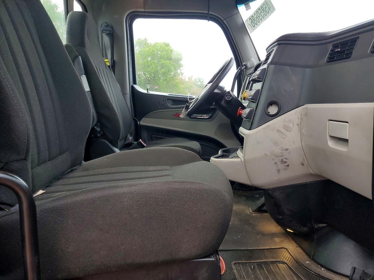 2023 Peterbilt 567 Semi Truck