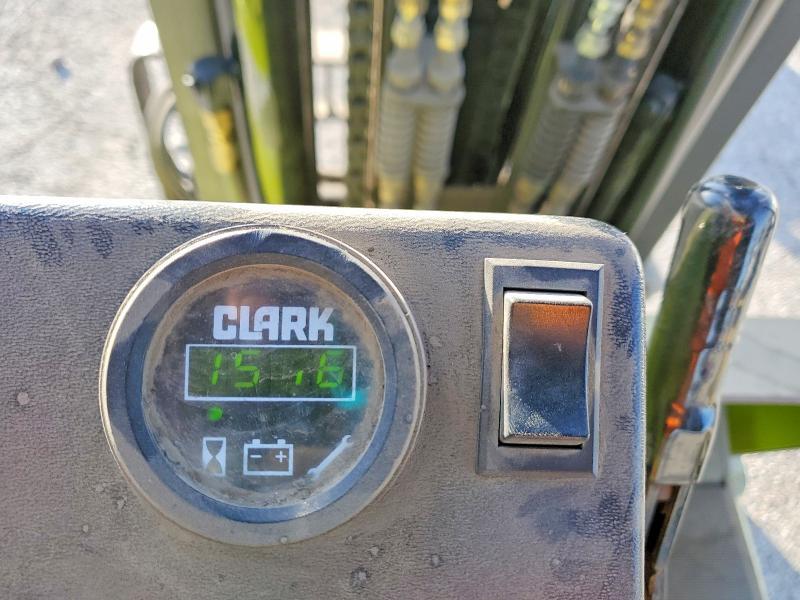 2000 Clark Forklift
