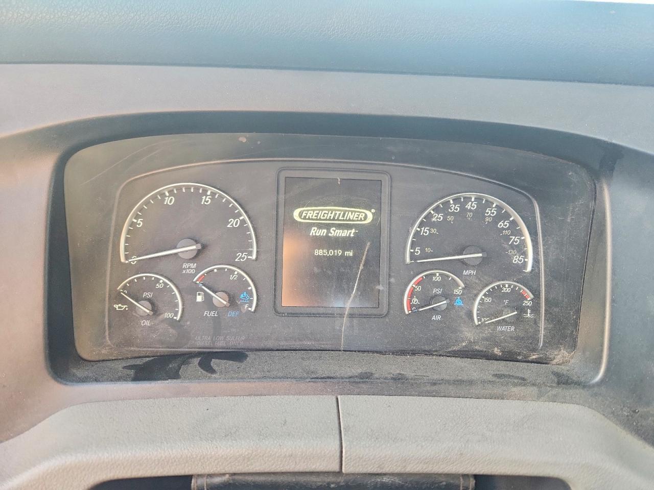 2018 Freigliner 2018 Freightliner Cascadia 126 Semi Truck