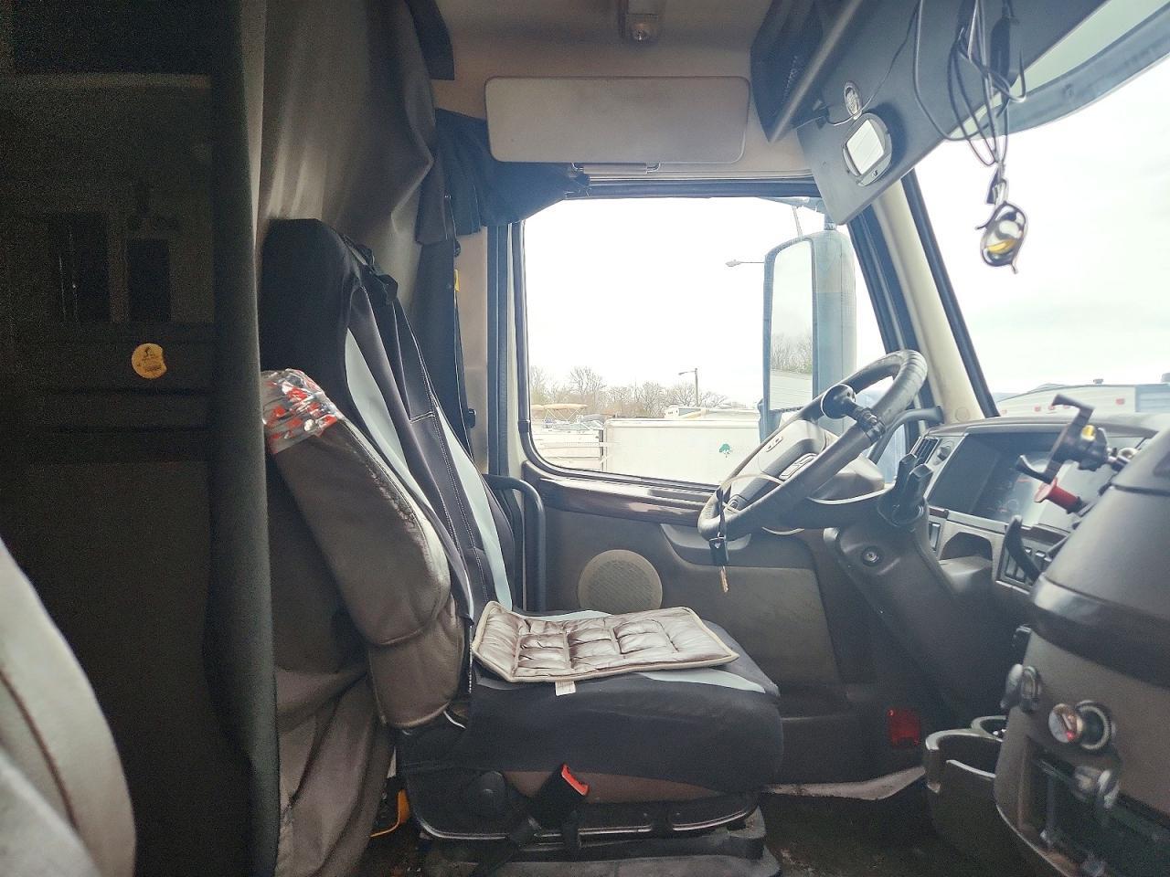 2017 Volvo VNL Semi Truck