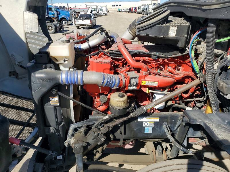 2015 Peterbilt 579 Semi Truck