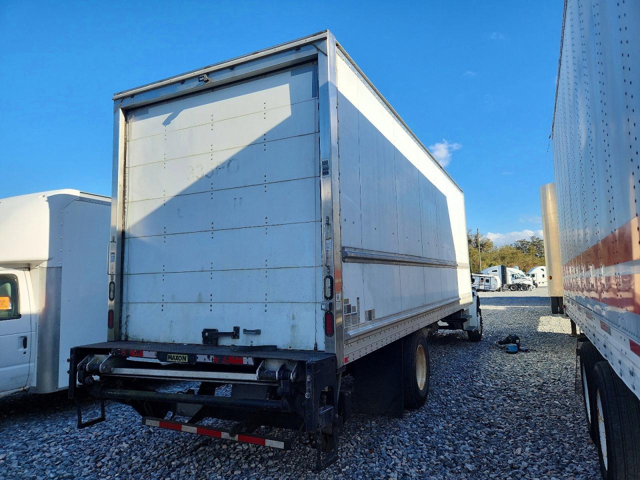 2016 Freigliner 2016 Freightliner Business Class M2 BOX Truck