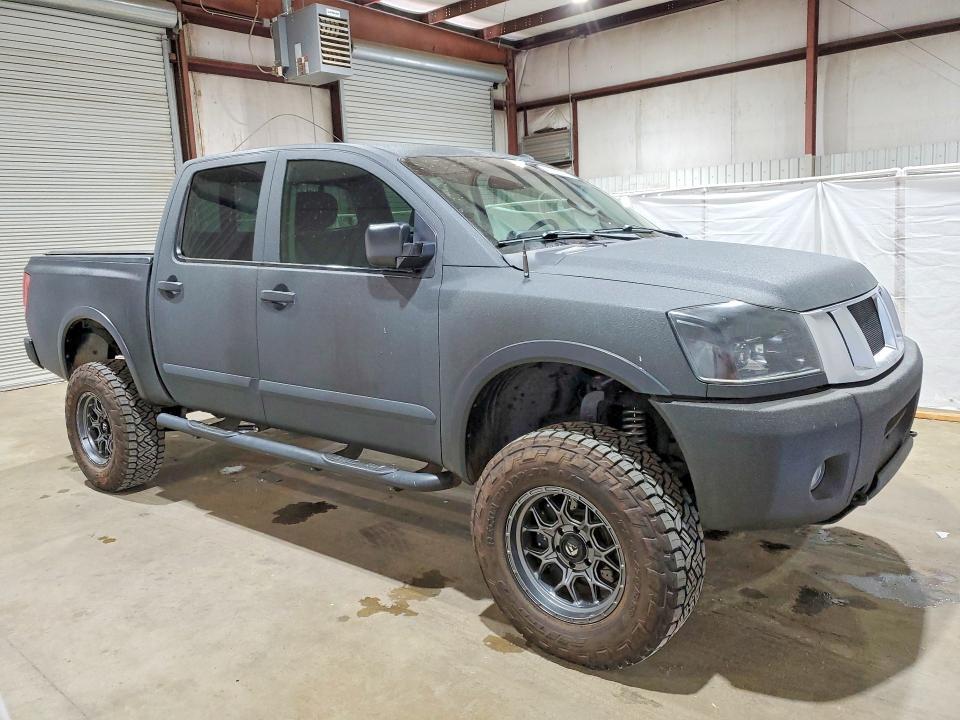 2013 Nissan Titan SV