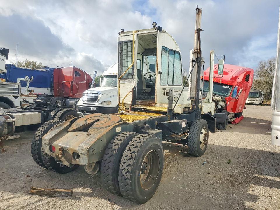2015 Autc 2015 Autocar XSPOTTER-OFF Yard Truck