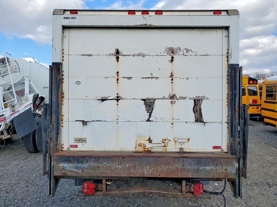 2004 Chev Rolet BOX Truck