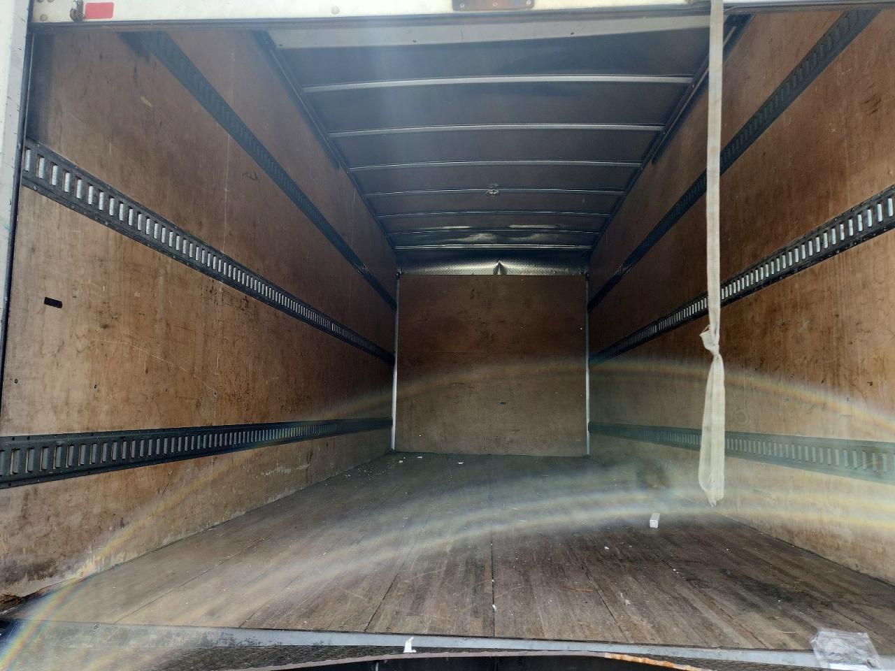 2016 Isuzu NPR BOX Truck