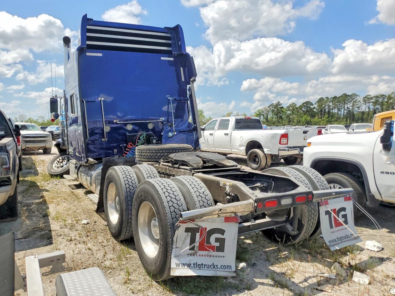 2022 Peterbilt 389-Semi Truck