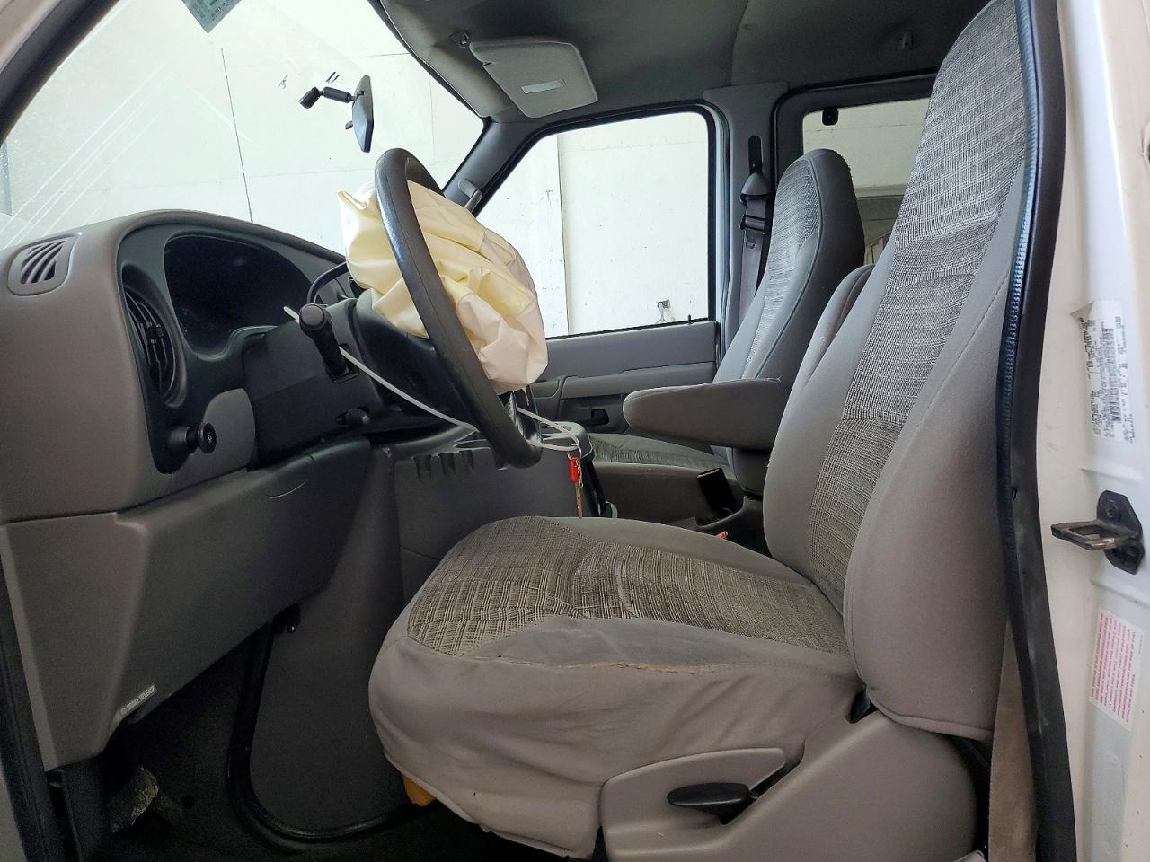 2002 Ford Econoline E350 Super Duty Wagon