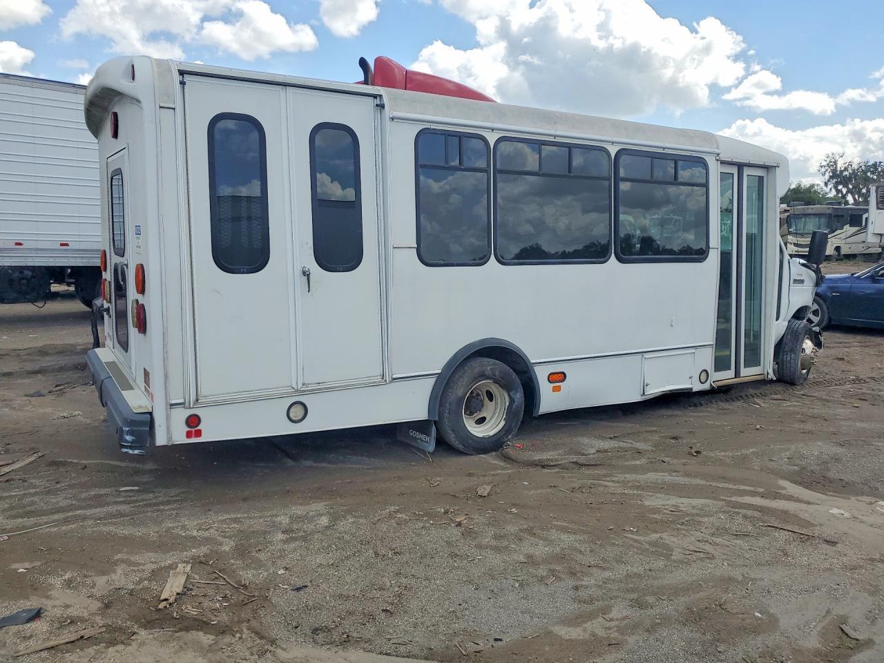 2019 Ford Econoline E450 Super Duty Cutaway Van