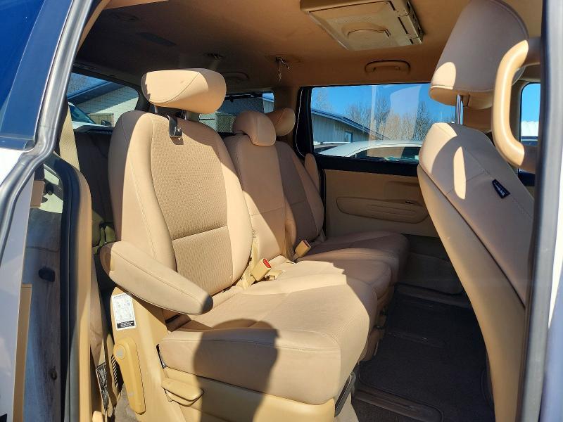2016 KIA Sedona lx
